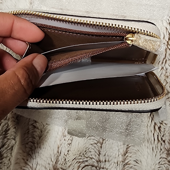 ❣🌟COACH ZIP AROUND WALLET 🌟❣ - Picture 6 of 10